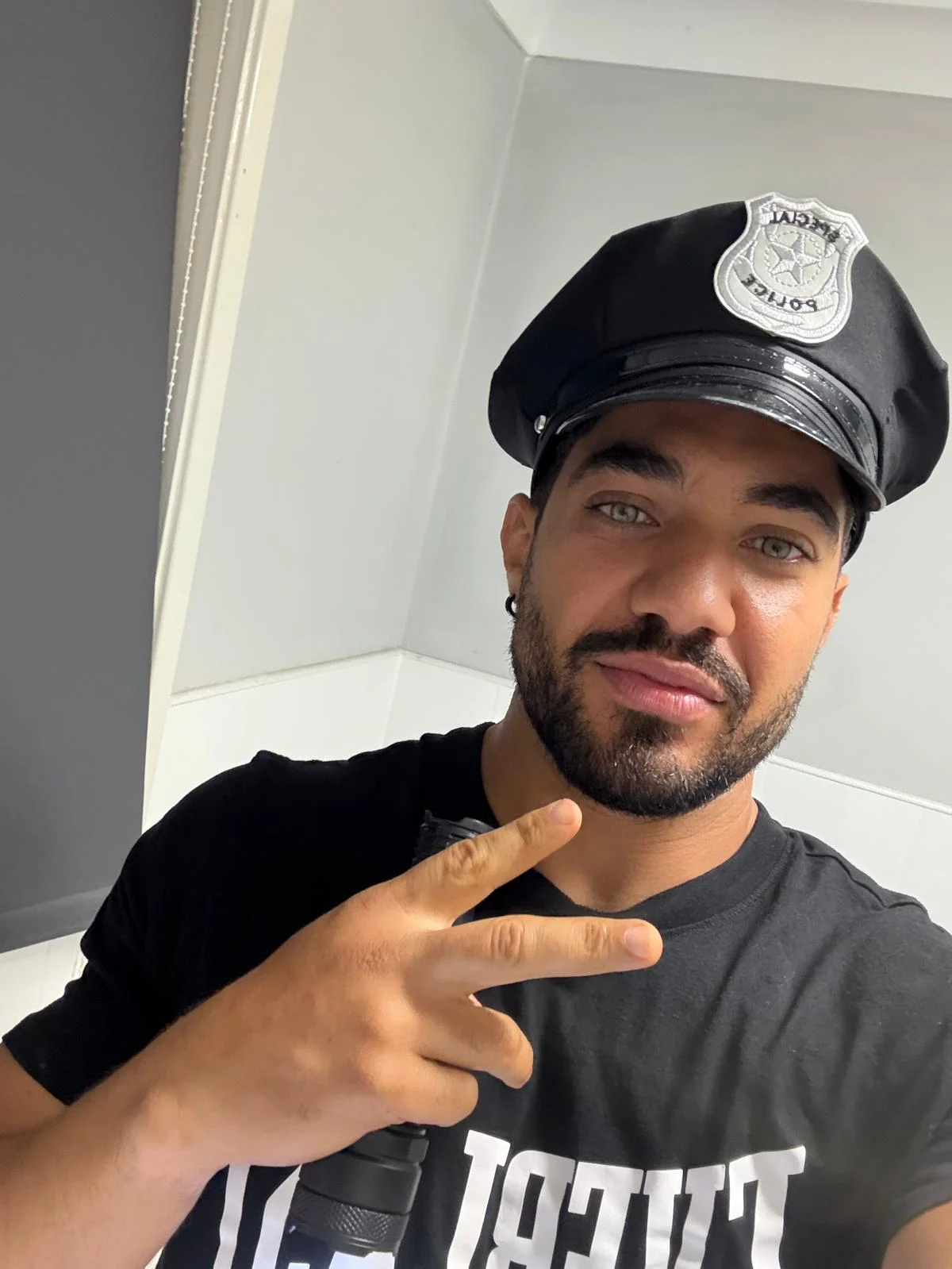 Rene Cop Outfit